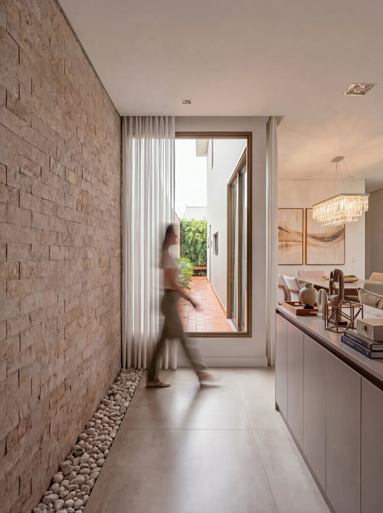Circulação residencial — Projeto de casa · pedra e luz natural